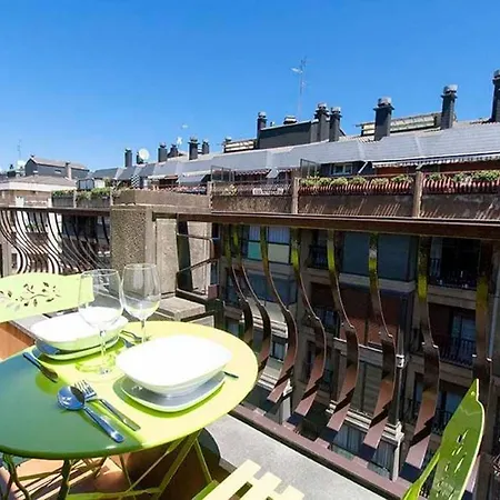 Junto A La Playa De Gros, Parking Opcional *