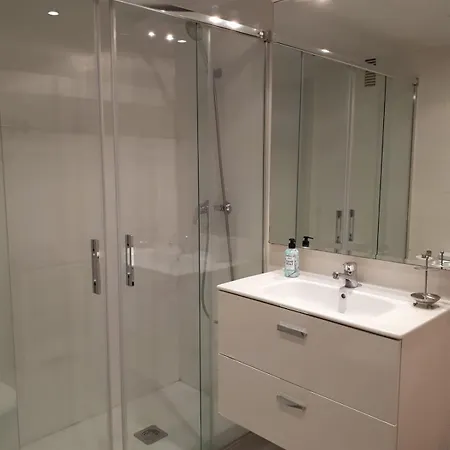 Junto A La Playa De Gros, Parking Opcional