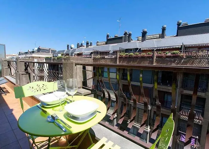 Junto A La Playa De Gros, Parking Opcional *