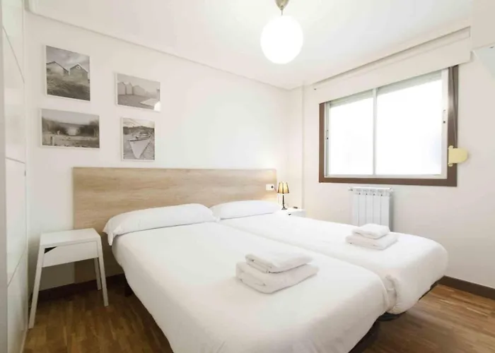 Junto A La Playa De Gros, Parking Opcional * San Sebastián